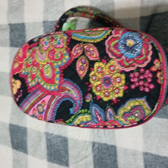 Vera Bradley - Picture 3 of 6